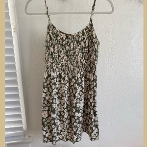 green daisy mini dress 🍀💚